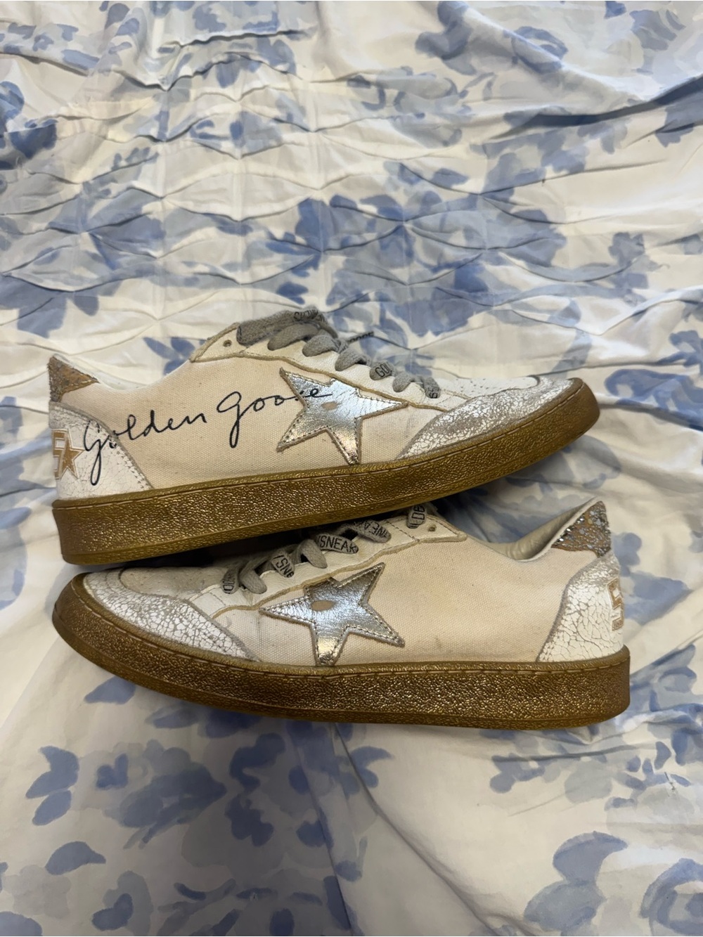 Golden Goose Cream & Silver Superstar Low-Top Sneakers with Gold Soles - Picture 9 of 9